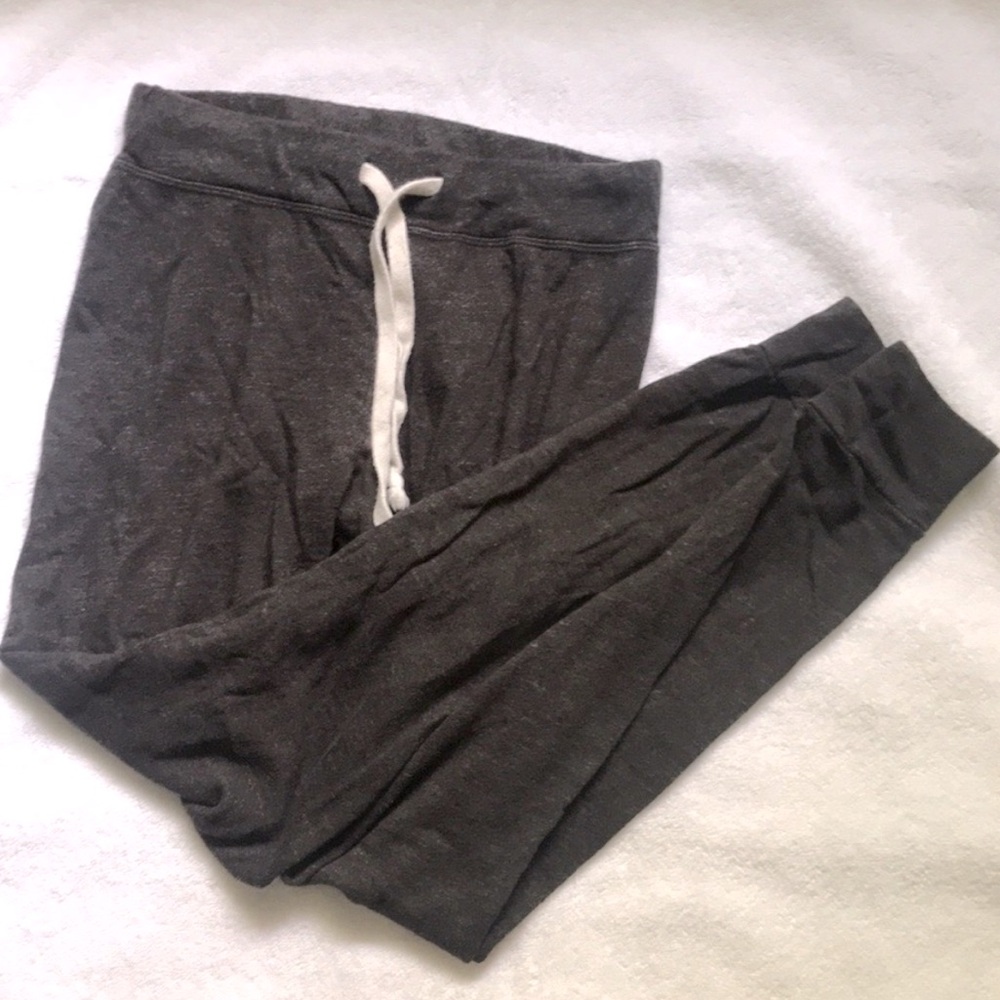 Delia’s Jogger Sweat Pants in Heathered Charcoal Gray